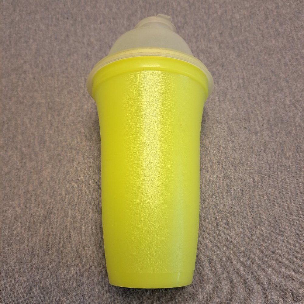 TUPPERWARE QUICK SHAKE CONTAINER YELLOW 844-15 CLASSIC WHITE LID 564-4 VINTAGE